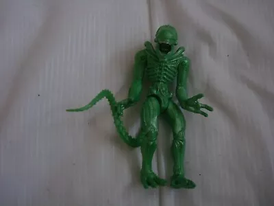 Buy 20th CENTURY FOX ALIEN XENOMORPH 5  ACTION FIGURE • 6.99£