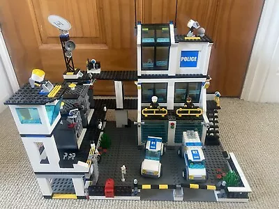 Buy LEGO CITY: Police Headquarters (7744) • 49£