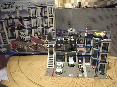 Buy Lego City 7498 Police Station (Complete) Rdg • 70£