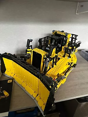 Buy LEGO TECHNIC: App-Controlled Cat D11 Bulldozer (42131) • 240£