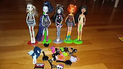 Buy Mattel Monster High Lot 5 Dolls With Stands + Accessories  • 16.81£