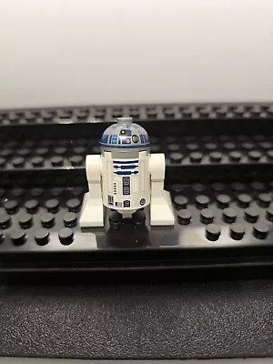 Buy LEGO STAR WARS R2-D2 Minifigure  • 4.99£
