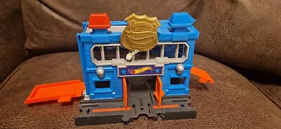 Buy Hot Wheels City Downtown Police Station Breakout Playset FNB00 • 21£