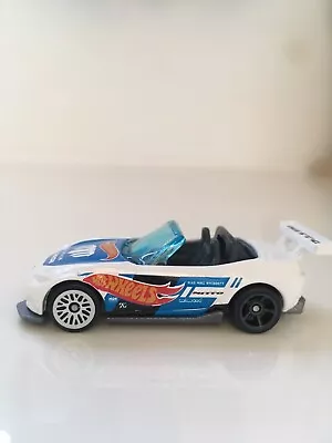 Buy Hot Wheels 2015 Mazda MX -5 Miata White Graphics 3/10 Nightburnerz Mad Mike￼ • 8.99£