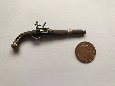 Buy Hot Toys - Mms233 - Elder Predator - 1/6 Scale Antique Gun • 26£