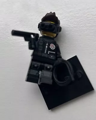 Buy LEGO Minifigures Series 16 - 71013 - Spy Only Taken Out To Photo • 5£
