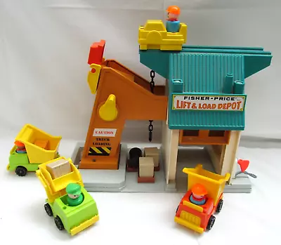 Buy Vintage Fisher Price  Lift & Load Depot  # 942 With 4 Figures/Vehicles Pre-owned • 10£