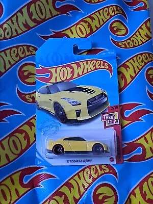 Buy ‘17 Nissan GT R R35 Yellow Hot Wheels 1/64 • 4.50£