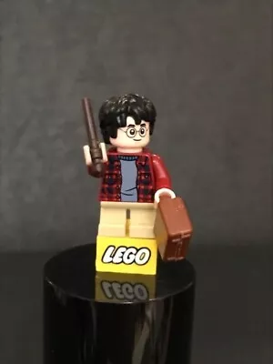 Buy LEGO Harry Potter Minifigure- HARRY IN RED PLAID FLANNEL SHIRT WITH CASE Hp481 • 4.50£