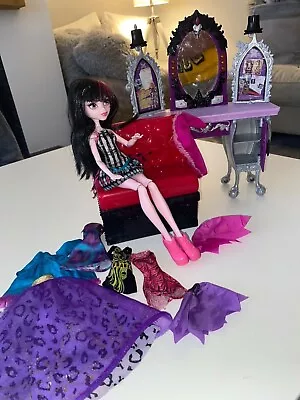 Buy Draculaura Doll Vanity Ever After Monster High Getting Fairest Raven Queen Set • 30£