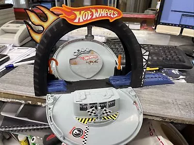 Buy Hot Wheels Tyre Racetrack Stunt Set 2008 (boxc) • 25£