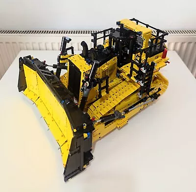 Buy LEGO TECHNIC: App-Controlled Cat D11 Bulldozer (42131) • 319£