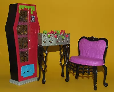 Buy Monster High Furniture Student Lounge Social Spots • 27.30£