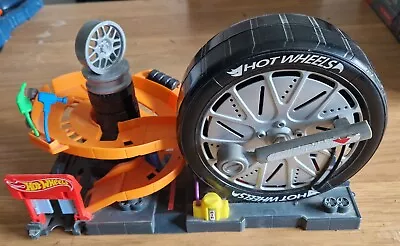 Buy Hot Wheels City Super Spin Tire Shop Playset • 5£