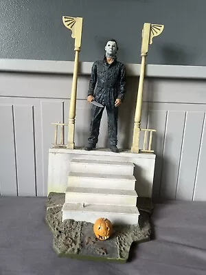 Buy NECA The Night He Came Home Halloween Diorama  Including Michael Myers & Loomis • 80£